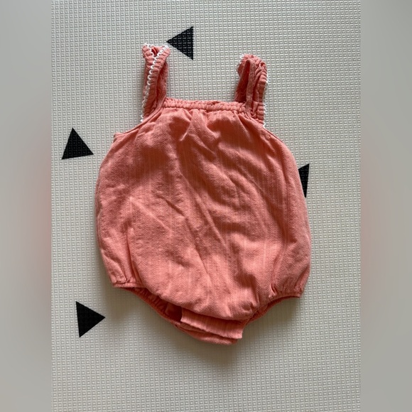 Dylan & Abby|Baby girl summer coral bubble romper with cute bow•••12 months - Picture 3 of 4